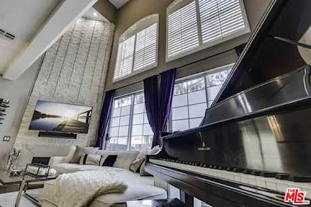 1342 N Sierra Bonita Avenue #204 West Hollywood, CA 90046