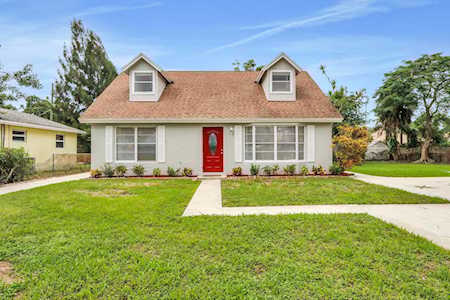 4331 Dale Road Palm Springs, FL 33406