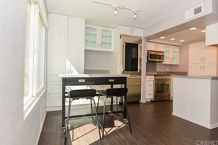 22330 Victory Boulevard #903 Woodland Hills, CA 91367