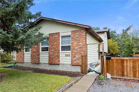 608 Deerpath Court SE Calgary, AB T2J 6C4