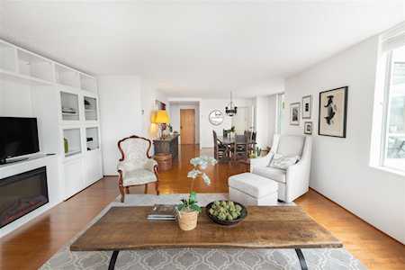 1819 Bellevue Avenue #200 West Vancouver, BC V7V 1B2