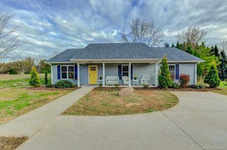 1474 Old Spartanburg Rd Hendersonville, NC 28792