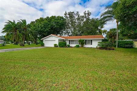 3279 Pine Valley Lane Sarasota, FL 34239