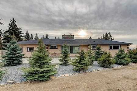 10825 Eamon Road NW Calgary, AB T3G 5H2