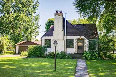 1724 Heritage Street Centerville, MN 55038