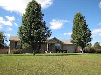 676 Pin Oak Dr Taylorsville, KY 40071