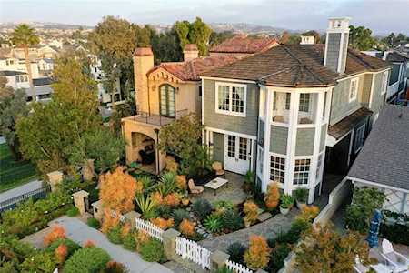 320 Heliotrope Avenue Corona Del Mar, CA 92625