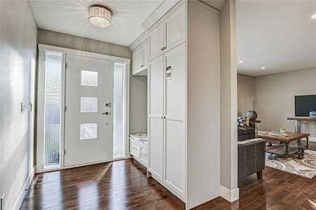 25 Chisholm Crescent NW Calgary, AB T2L 0Y9