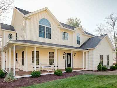 128 Paradise Lane Sturbridge, MA 01518