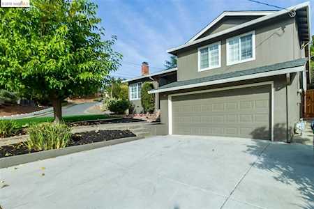17320 Mayflower Dr Castro Valley, CA 94546