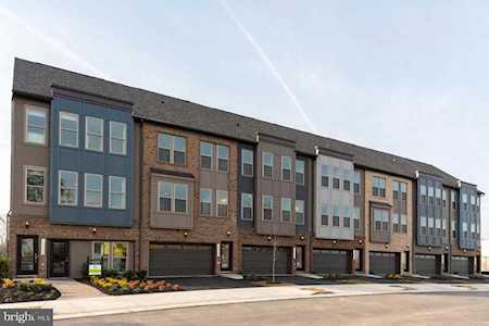 45391 Daveno Square Sterling, VA 20164