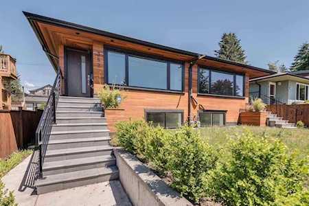 382 E 4th Street North Vancouver, BC V7L 1J2