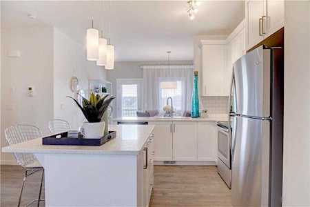 139 Legacy Point(e) SE Calgary, AB T2X 3Z3