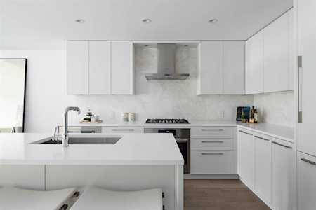 1055 Ridgewood Drive #101 North Vancouver, BC V7R 0A6