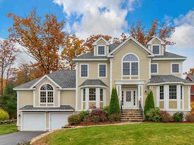 24 Regency Dr Dracut, MA 01826