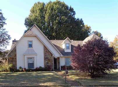 2383 W W Lake Oaks Dr Bartlett, TN 38134