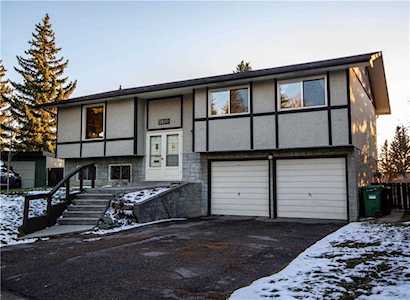 5820 Dalridge Hill(s) NW Calgary, AB T3A 1L9