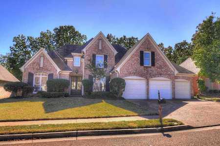 8995 River Knoll Dr Cordova, TN 38016