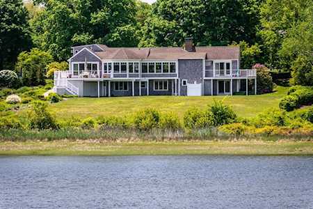 33 Stanton Road Cohasset, MA 02025