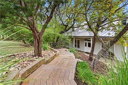 302 Cedar Oak Dr West Lake Hills, TX 78746