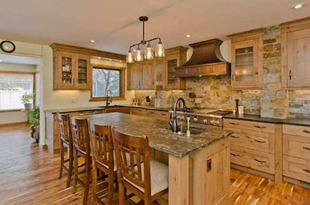 96 Sanderling Close NW Calgary, AB T3K 2Z7