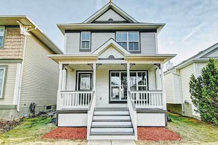 12 Prestwick Grove SE Calgary, AB T2Z 3L7