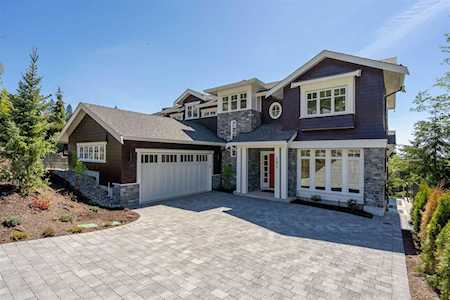297 Monteray Avenue North Vancouver, BC V7N 3E7