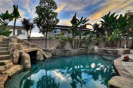 8412 Hurstwell Drive Huntington Beach, CA 92646