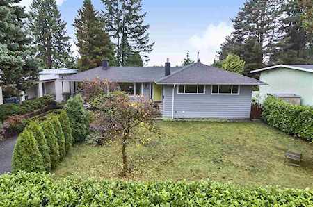 609 Shannon Crescent North Vancouver, BC V7N 2Y8