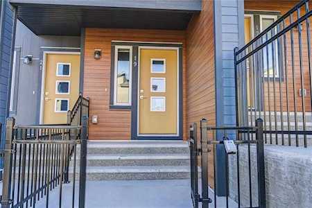 19 Sage Bluff Circle NW Calgary, AB T3R 1T5