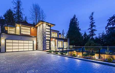 5476 Greenleaf Road West Vancouver, BC V7W 1N6