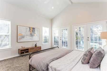 411 N Cavender Street Dallas, TX 75211