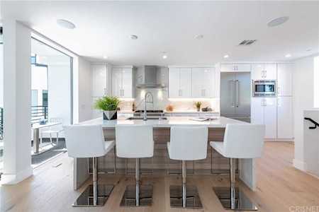 735 N Gramercy Place Los Angeles, CA 90038