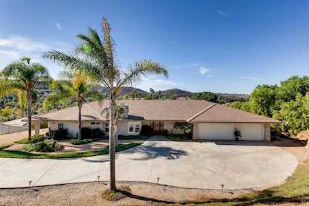 29802 Kirsten Lane Vista, CA 92084