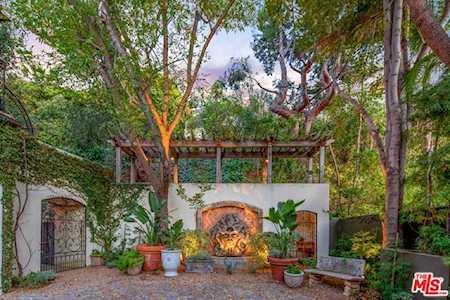 1090 Ravoli Drive Pacific Palisades, CA 90272