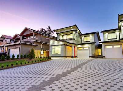 7835 12th Avenue Burnaby, BC V3N 2K6