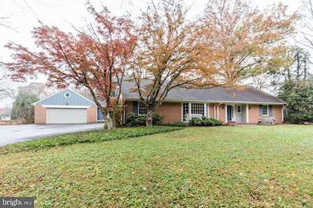 7700 Persimmon Tree Ln Bethesda, MD 20817