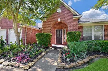 1419 Cross Valley Dr Sugar Land, TX 77479