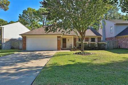 8002 Shangrila Ln Houston, TX 77095