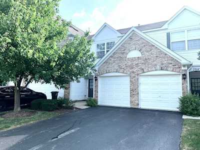 2940 Stonewater Dr Naperville, IL 60564