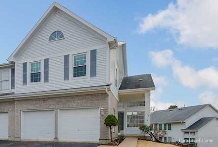 728 Red Oak Ct Naperville, IL 60563
