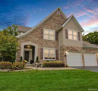 10200 Edgewood Dr Grand Blanc Twp, MI 48439