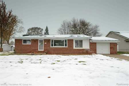 424 Dorothy St South Lyon, MI 48178