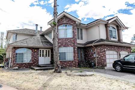 127 Hendry Place New Westminster, BC V3M 6L4
