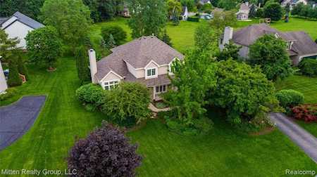4976 Stillmeadow Dr Howell, MI 48843