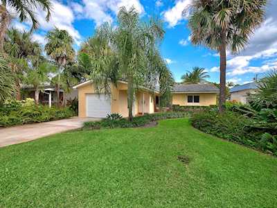 922 S Palmway Lake Worth, FL 33460