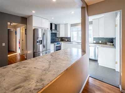 939 Cannock Road SW Calgary, AB T2W 1M6