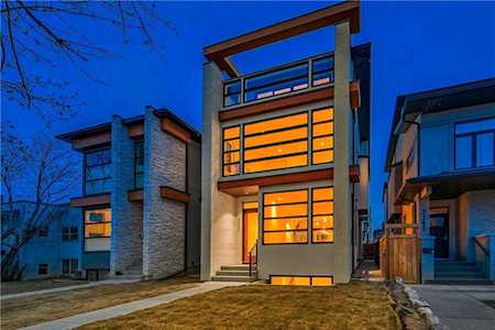 2237 2 Avenue NW Calgary, AB T2N 0H1