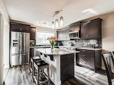 1464 Legacy Circle SE Calgary, AB T2X 2J4