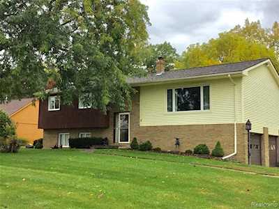 4300 Island View Dr Fenton Twp, MI 48430